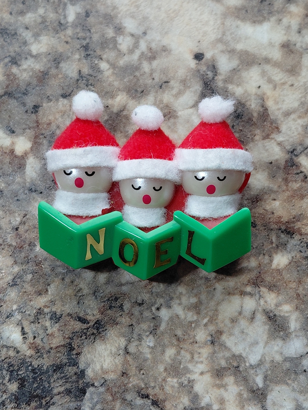 Vintage 1996 Avon Christmas Carolers Choir "NOEL" Brooch Pin
